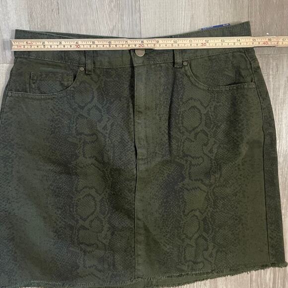 NWT Hollister Mini Skirt Size 9 29 Denim Cut Off Jean Snake Ultra High Rise - Picture 4 of 14